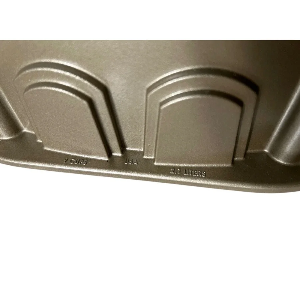 Nordic Ware Stadium Bundt Pan 9 Cup‎ Cast Aluminum Gold Sports Cake Mold USA